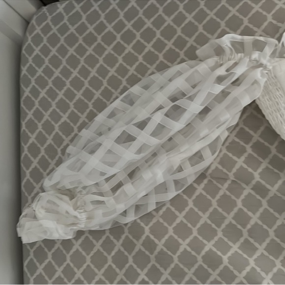 Off the shoulder checkered white top - Picture 2 of 4